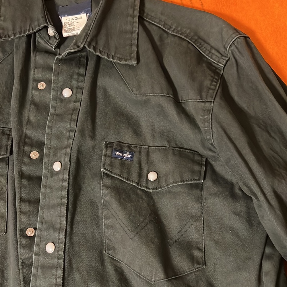 Men’s Western Shirt Wrangler Button Down with Pearl Snaps - Picture 2 of 4